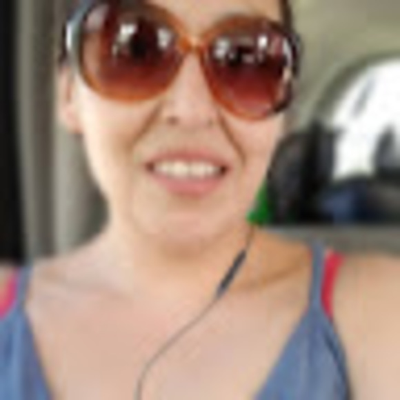 Meet your Posher, Sarah - Picture 1 of 1